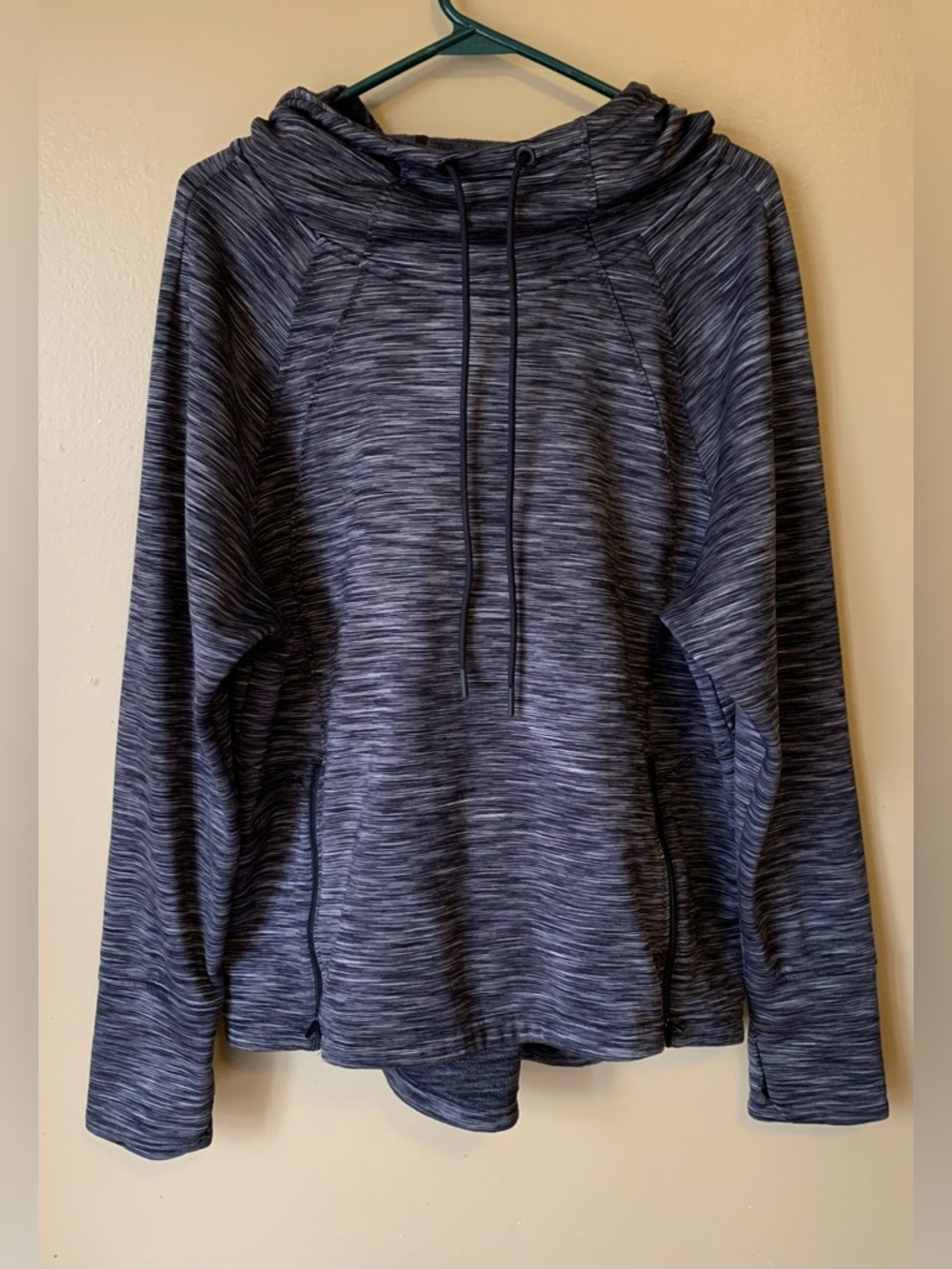 Athleta Women’s Pullover Hoodie Black Gray Fleece Lined Sweatshirt Large